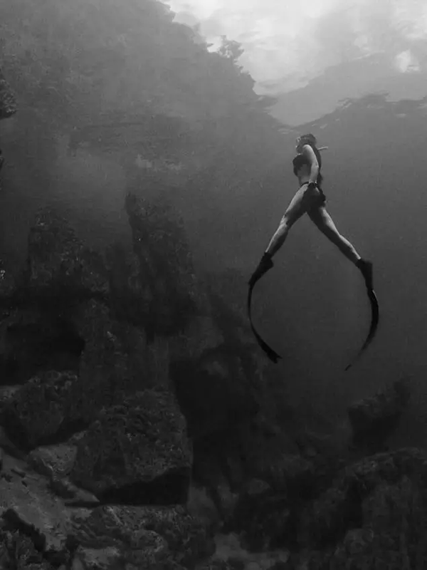 潛水拍照新姿勢，放下你的剪刀手，我們來這樣拍