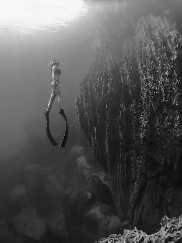 潛水拍照新姿勢，放下你的剪刀手，我們來這樣拍