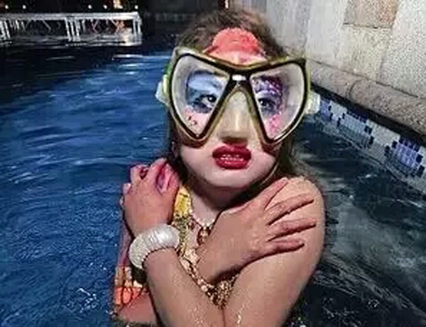 潛水拍照新姿勢，放下你的剪刀手，我們來這樣拍