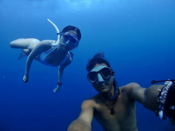 潛水拍照新姿勢，放下你的剪刀手，我們來這樣拍