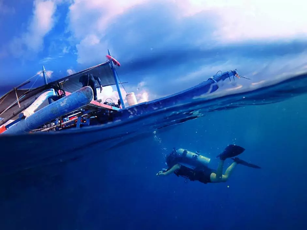 潛水拍照新姿勢，放下你的剪刀手，我們來這樣拍